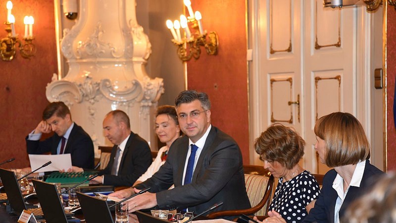 Predsjednik Vlade: Osigurana su sredstva za  regres državnim i javnim službenicima, isplata kreće 14. srpnja 